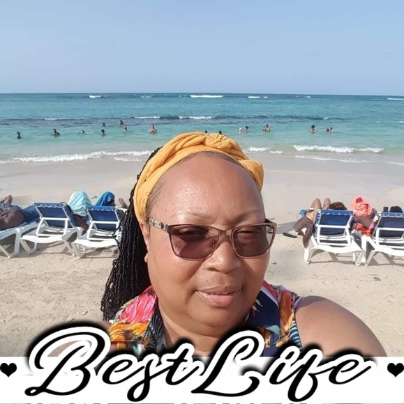 Profile Picture of Beverly Thompson (@beverlythomp822) on Poshmark