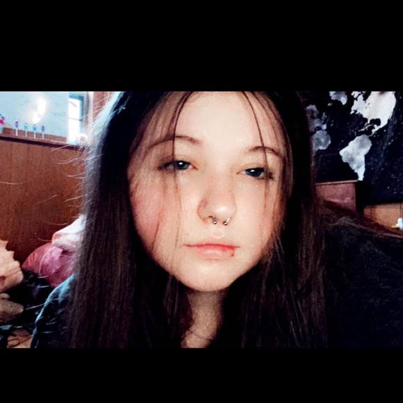 Profile Picture of Allyssa Bloomer (@ambloomer) on Poshmark