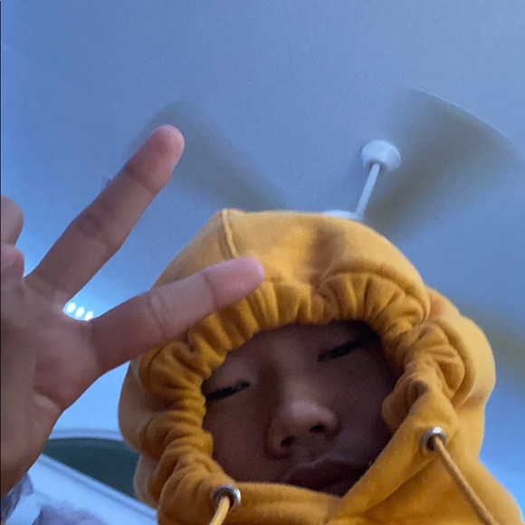 Profile Picture of Jonny Liu (@jonny_liu) on Poshmark