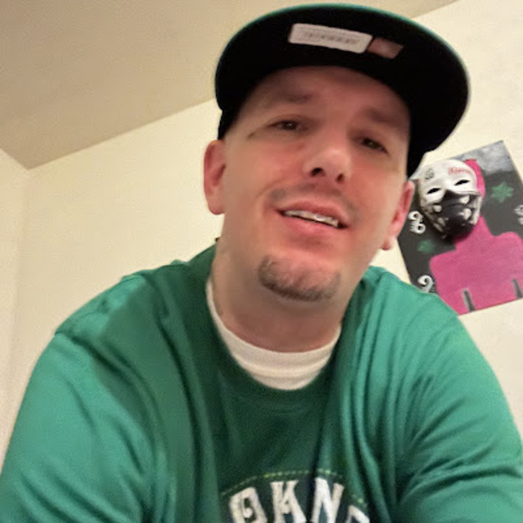 Profile Picture of Joe Andruss (@andrussjoe710) on Poshmark