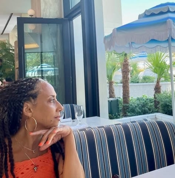 Profile Picture of Tina Holmes (@tinaholmes108) on Poshmark