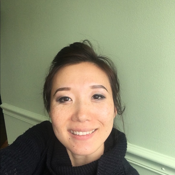 Profile Picture of Amy Brayman (@lincai) on Poshmark