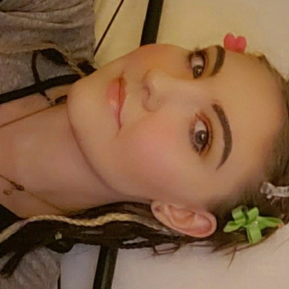 Profile Picture of Kara Pratzer (@karapratz) on Poshmark