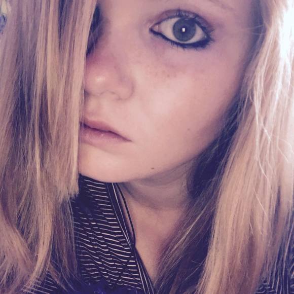 Profile Picture of Krissy Diveley (@krissyburts) on Poshmark