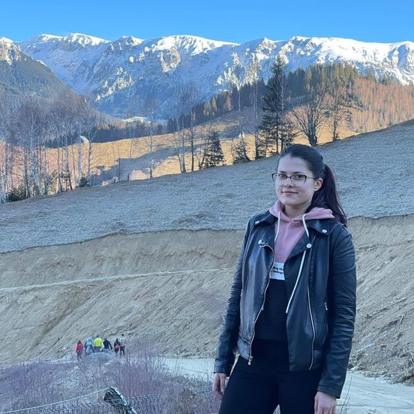 Profile Picture of Sorina Oancea (@sonia95ro) on Poshmark