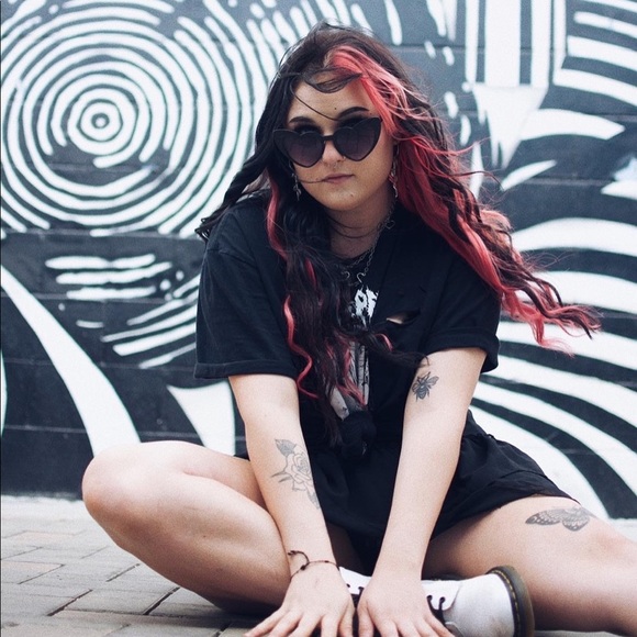 Amanda Ertman - Poshmark Profile Picture of Amanda Ertman (@amandaertman) on Poshmark