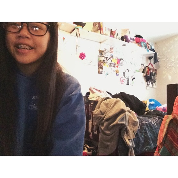 Profile Picture of Sydney Chanthaboune (@sydneychh) on Poshmark