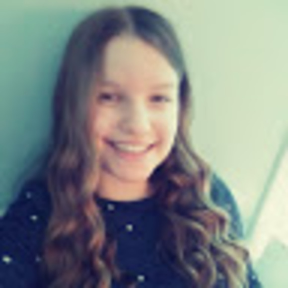 Profile Picture of Andie Cook (@ancook370) on Poshmark