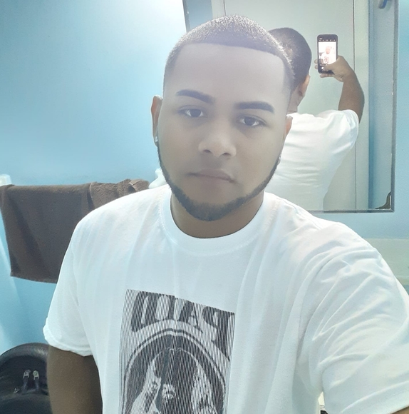 Profile Picture of Ariel Aguilera (@ariel_aguilera) on Poshmark