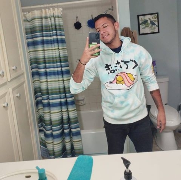 Profile Picture of Guillermo Nieves (@guillermo3000) on Poshmark