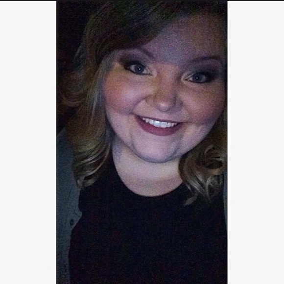 Katie Conaway - Poshmark Profile Picture of Katie Conaway (@katiec4893) on Poshmark