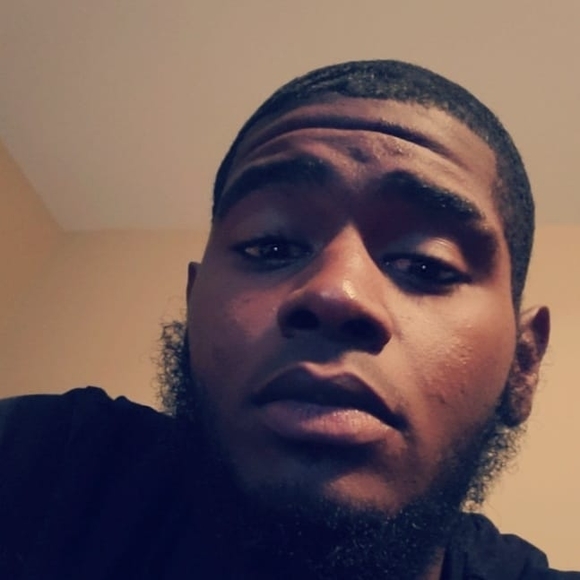 Profile Picture of Darren Harris (@deestroy_18) on Poshmark