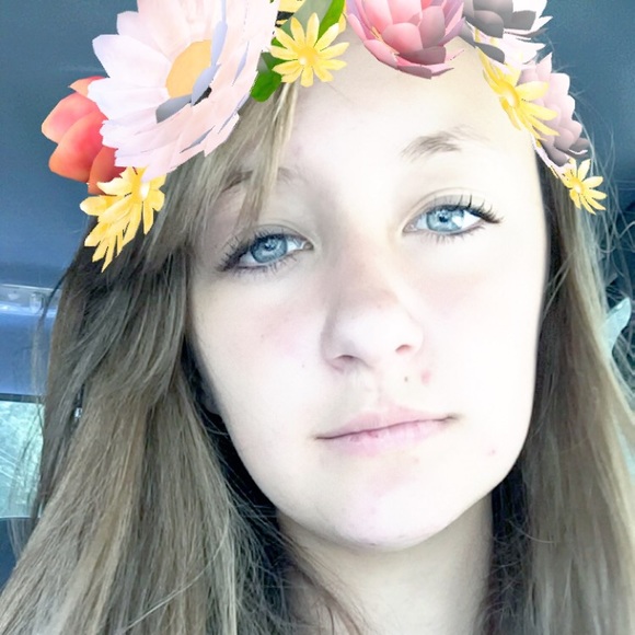 Profile Picture of Kendall Kesinger (@kendolllover) on Poshmark