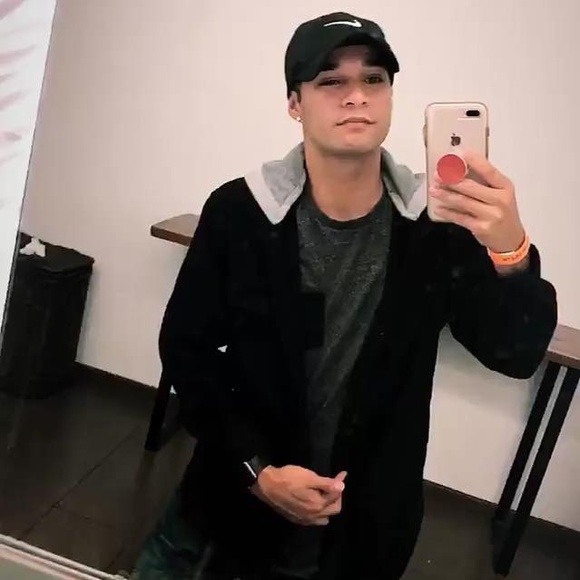 Profile Picture of Kai Lo (@kiahlo08) on Poshmark