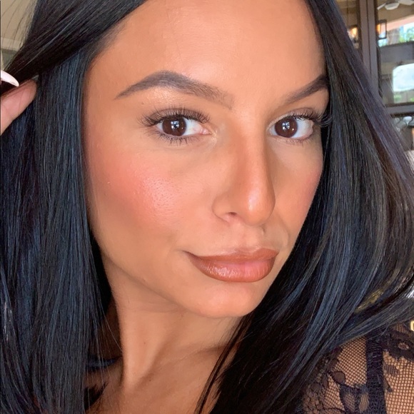 Profile Picture of Courtney Grassinger (@courtneygrass) on Poshmark