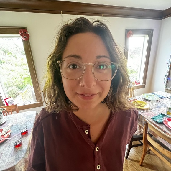 Profile Picture of Dova Zilly (@dova_zilly) on Poshmark