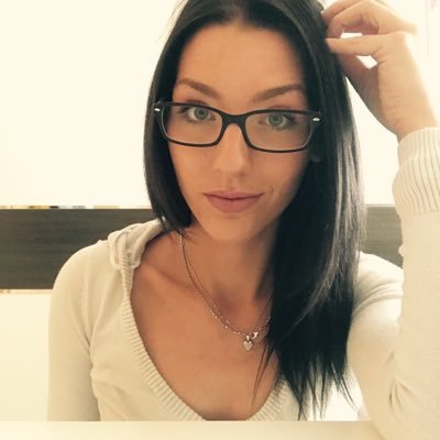 Profile Picture of Alexandra Weber (@AlexandraWebe) on Twitter