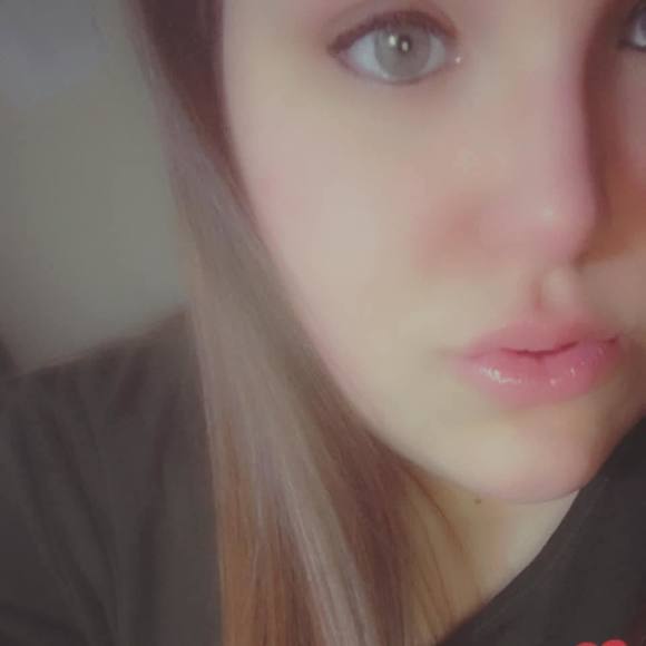 Profile Picture of Amber Travis (@amberjean18) on Poshmark