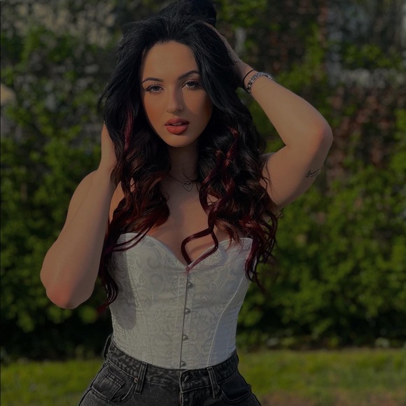 Jana Doneva - Poshmark Profile Picture of Jana Doneva (@janadoneva) on Poshmark