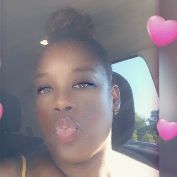 Profile Picture of Whitney Lemons (@lovewhit04) on Poshmark