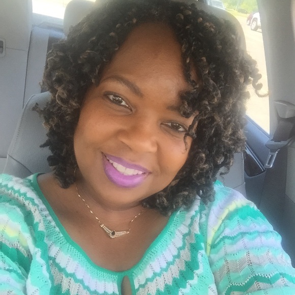 Profile Picture of Stacey English (@staceyme68) on Poshmark