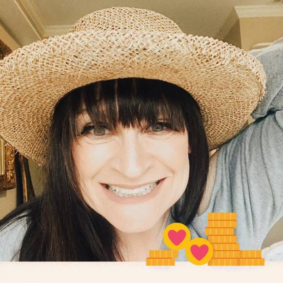Profile Picture of Erika Shelton (@erikabear2000) on Poshmark