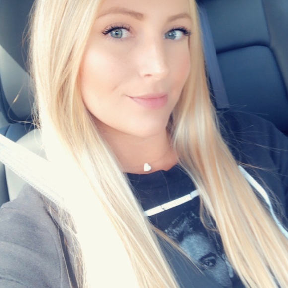 Profile Picture of Erin Codelli (@erincc2224) on Poshmark