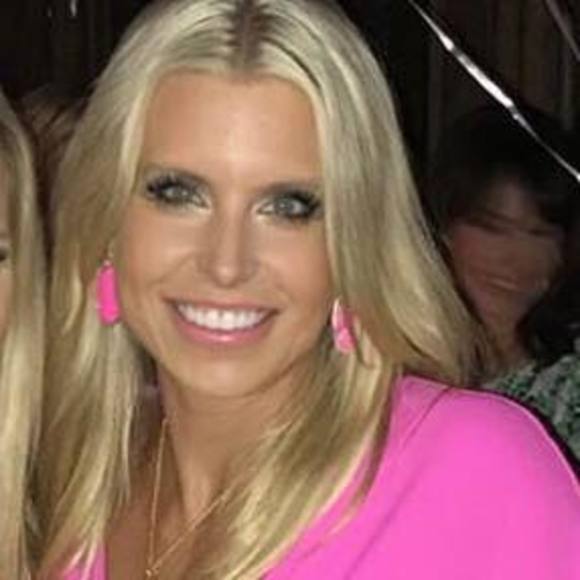 Profile Picture of Amy Reaser (@amyr) on Poshmark