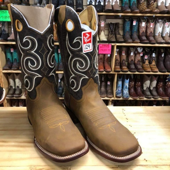 Profile Picture of Julian Fuentes (@jfuentes94) on Poshmark