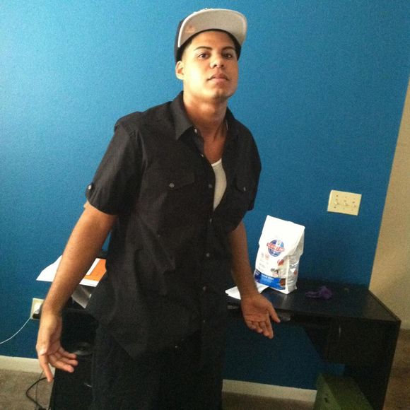 Profile Picture of Luis Resto (@lresto28) on Poshmark