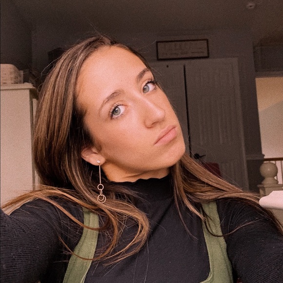 Profile Picture of Lex Fucello (@alexafucello) on Poshmark