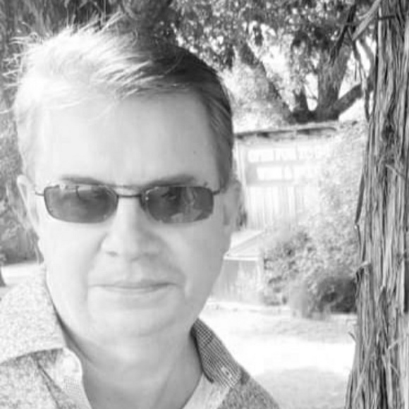 Larry Requa - Poshmark Profile Picture of Larry Requa (@larryr2001) on Poshmark