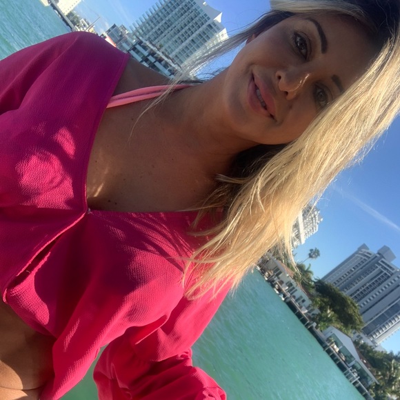 Profile Picture of Simone Okun (@simoneokun) on Poshmark