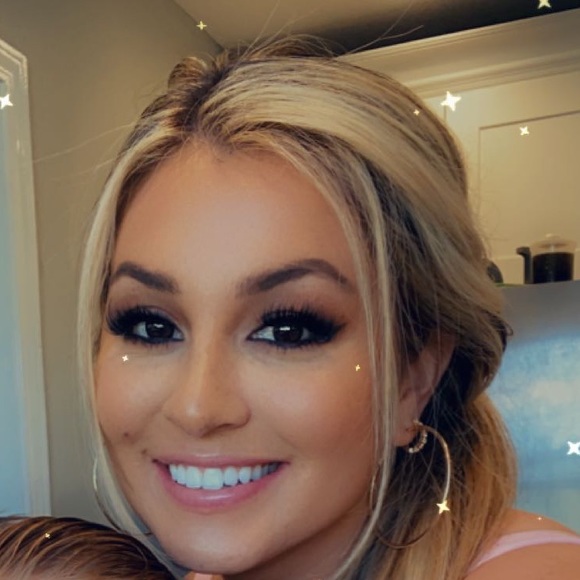 Profile Picture of Amber Steelman (@ambersteelman29) on Poshmark