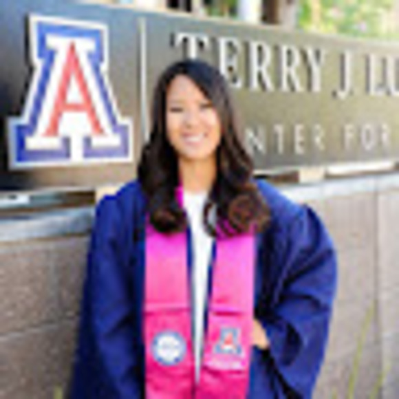 Profile Picture of Sarah Chee (@sarahchee770) on Poshmark