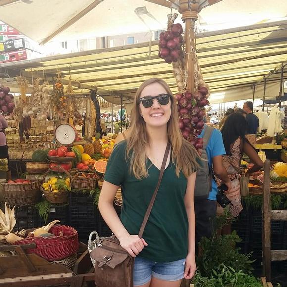 Profile Picture of Hannah Bielefeldt (@ou14730) on Poshmark