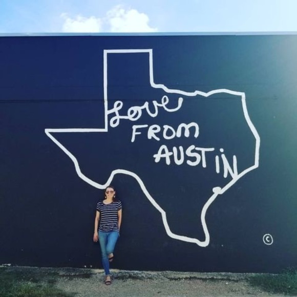 Profile Picture of Teresa Wawrzyniak (@teresaharper14) on Poshmark