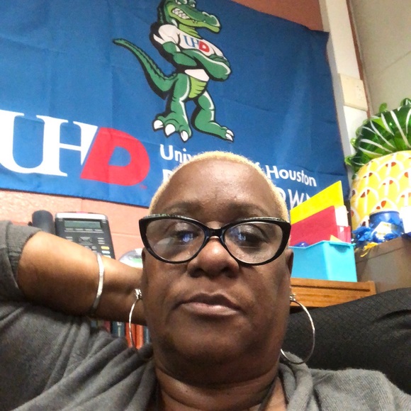 Profile Picture of Tammy Benjamin (@tamthombenj) on Poshmark