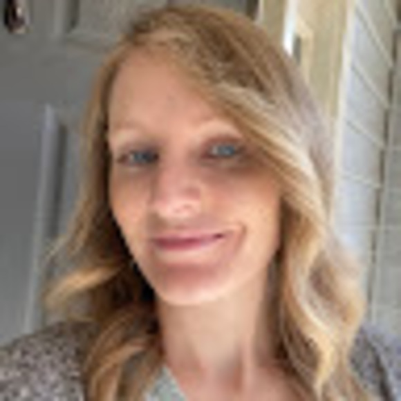 Profile Picture of Colette Barnes (@colettehbarnes) on Poshmark