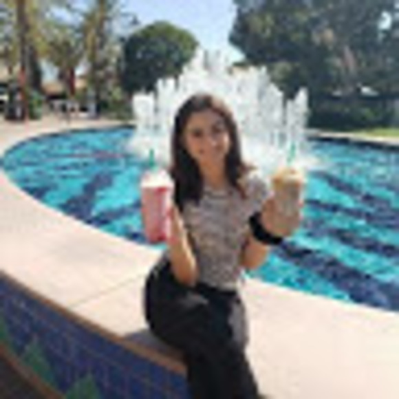 Araksi Chichmanian - Poshmark Profile Picture of Araksi Chichmanian (@araksi2006) on Poshmark