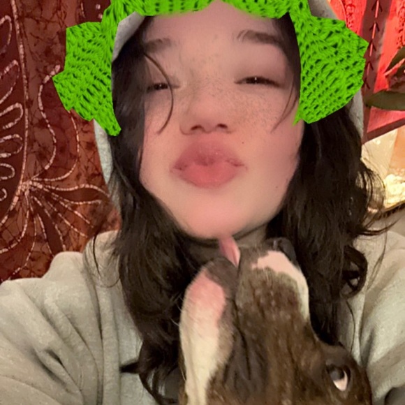 Profile Picture of Alexa Bachurski (@aeeks) on Poshmark