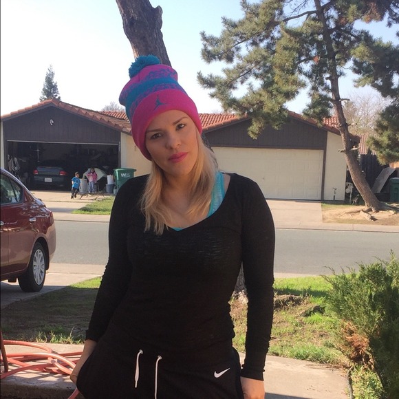 Profile Picture of Maria Ojeda (@ojedapelayo) on Poshmark