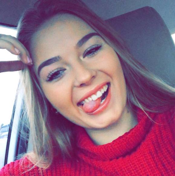 Profile Picture of Makayln Ashbaker (@kam_33) on Poshmark