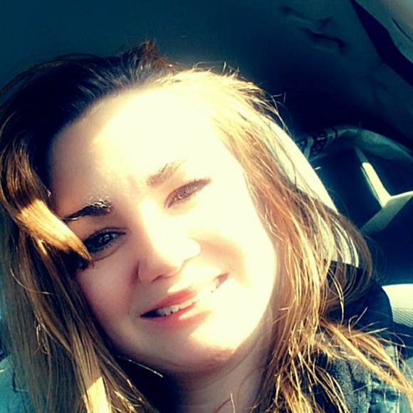 Profile Picture of Kelly Gensemer (@kelly1565) on Poshmark