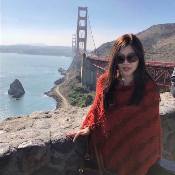 Profile Picture of Debby Ingraham (@valemcia) on Poshmark