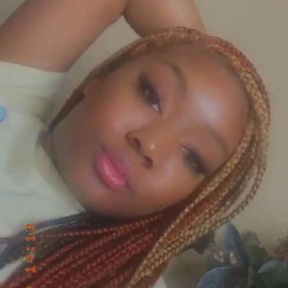 Profile Picture of Lakeveundra Hillard (@lakeveundra17) on Poshmark