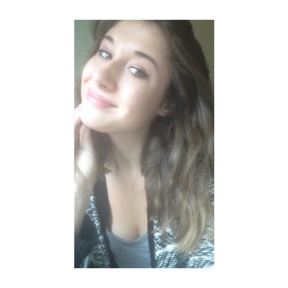 Profile Picture of Maria Kearns (@mariak16) on Poshmark