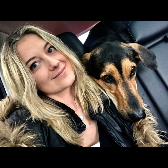 Profile Picture of Geanina Oancea (@geaninaoancea) on Poshmark