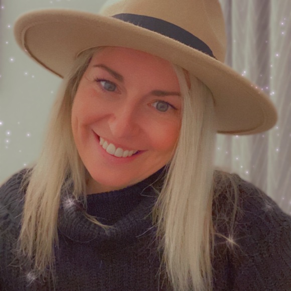 Profile Picture of Ashleigh Fensch brown (@fenschy35) on Poshmark