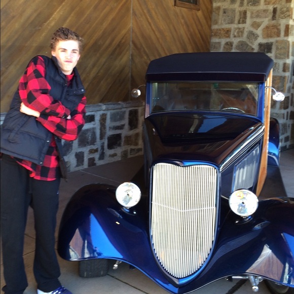 Profile Picture of Erik Peters (@epeters21) on Poshmark